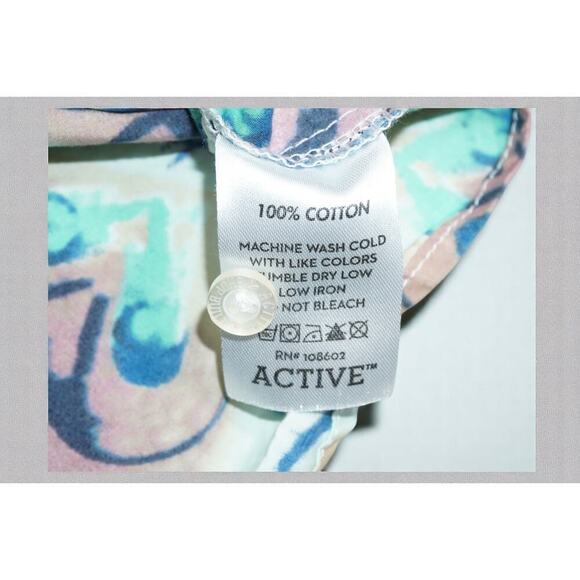 Active Short Sleeve Button-Up Shirt | Medium | Kaleidoscope Heart Print | Skate - Picture 9 of 13